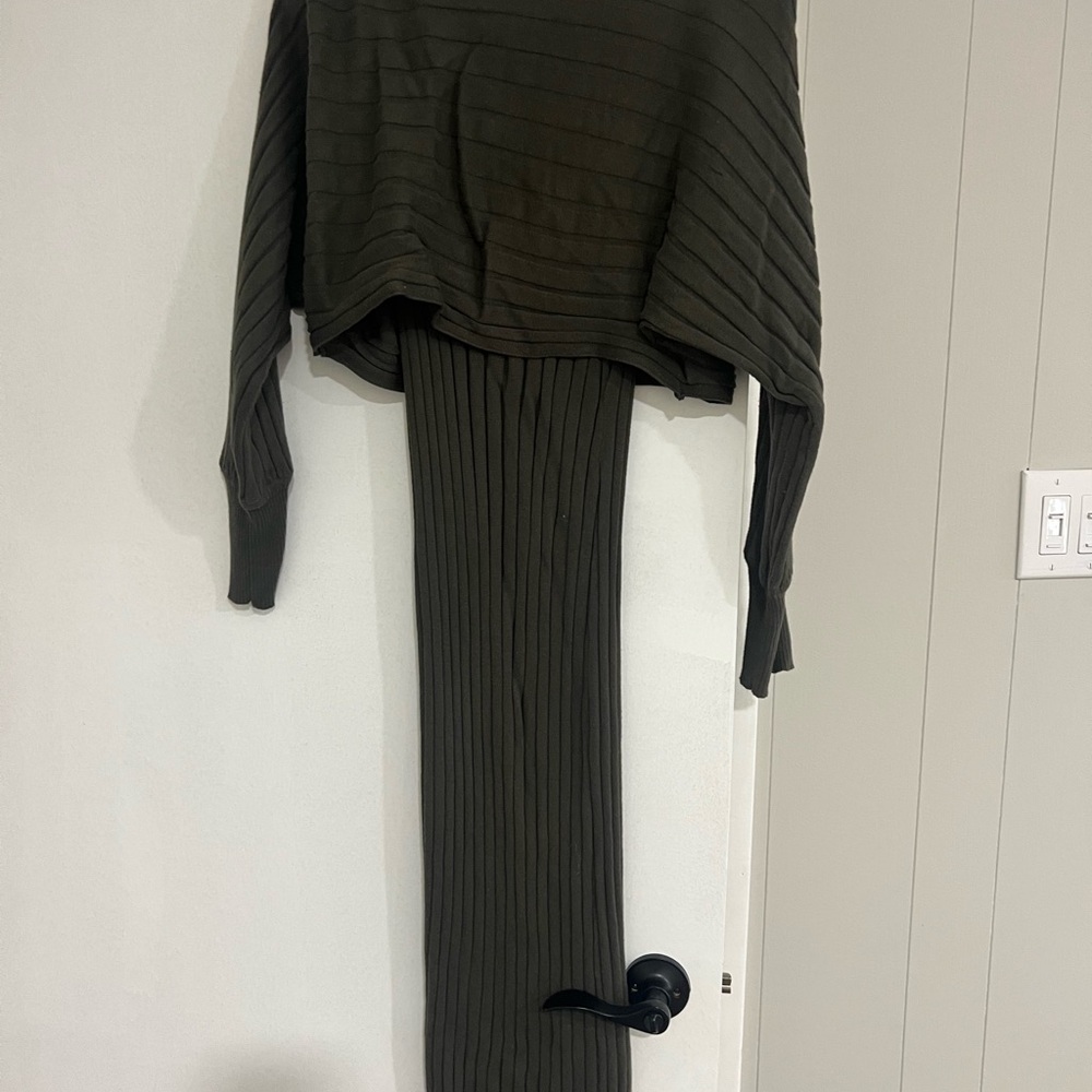Olive Green Ribbed Knit Two-Piece Set - Picture 4 of 4